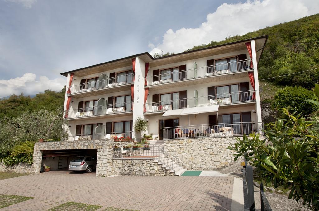 Residence Le Balze Мальчезине Экстерьер фото